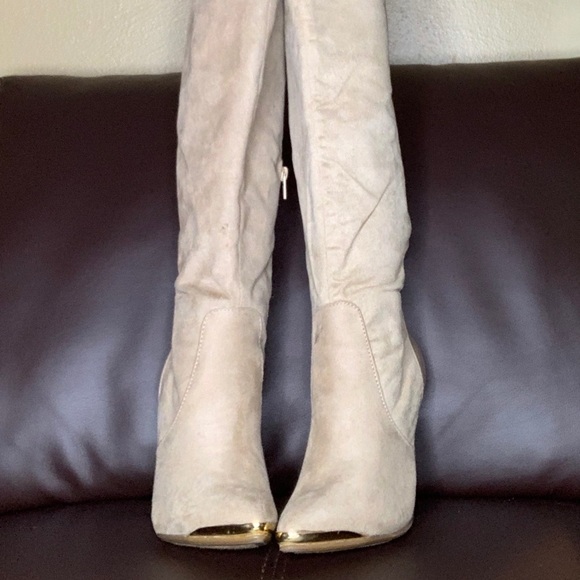 Boot - Picture 2 of 8